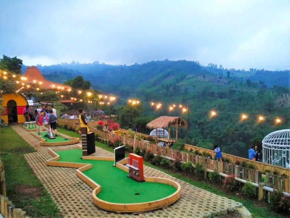 Kafe Bukit & Mini Golf, Bandung Utara